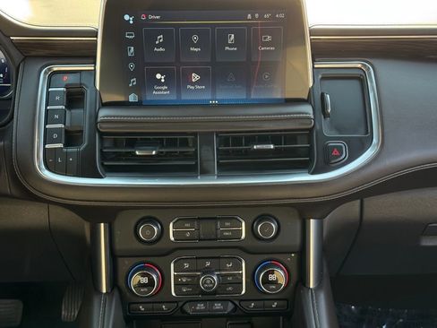 Used 2024 Chevrolet Suburban LT image 24