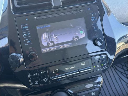 Used 2019 Toyota Prius XLE image 21