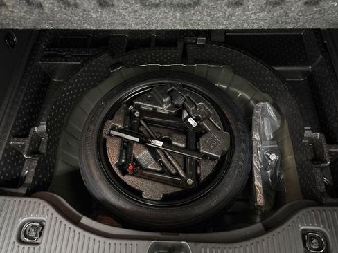 Used 2022 Chevrolet Trax LT w/ LT Convenience Package image 16