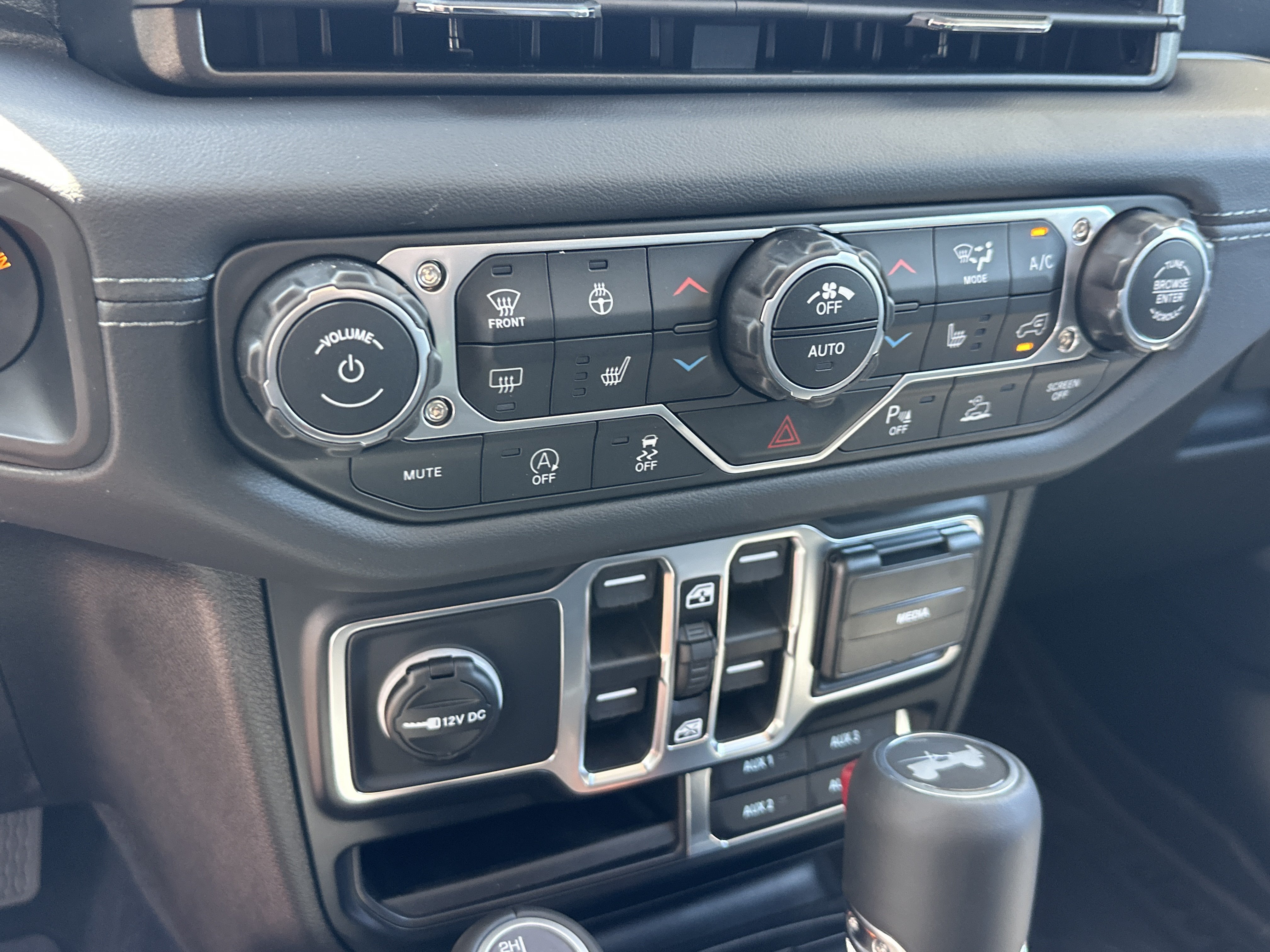 New 2026 Jeep Wrangler Unlimited Sahara AWD/4WD image 6