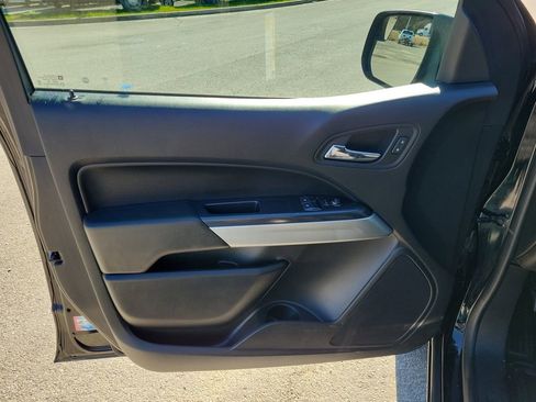 Used 2022 Chevrolet Colorado LT w/ Fleet Safety Package image 25