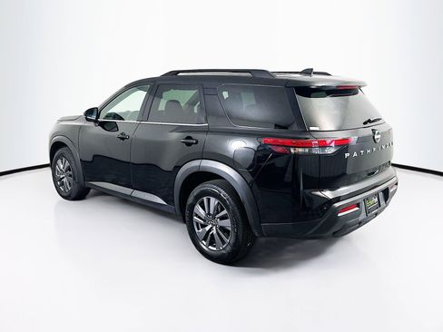 Used 2025 Nissan Pathfinder SV image 5