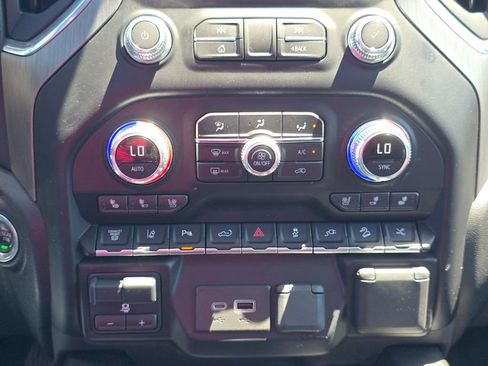 Used 2022 GMC Sierra 3500 Denali w/ Denali Ultimate Package AWD/4WD image 35