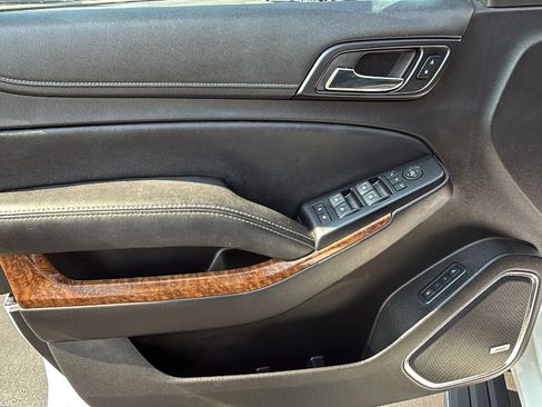 Used 2015 Chevrolet Suburban LTZ image 12