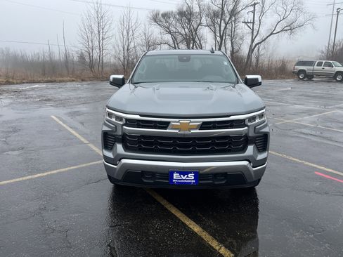 Used 2024 Chevrolet Silverado 1500 LT image 2
