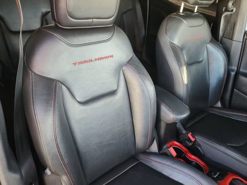 Used 2016 Jeep Renegade Trailhawk w/ Premium Trailhawk Package AWD/4WD image 16