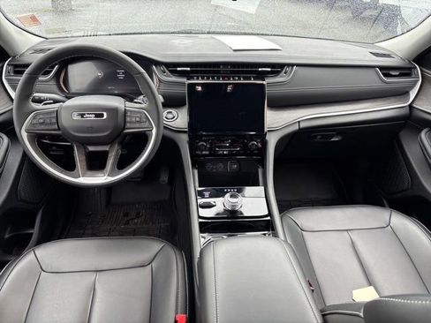 Used 2023 Jeep Grand Cherokee L Limited AWD/4WD image 10