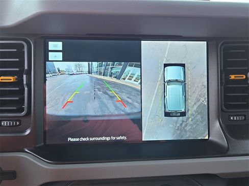 Used 2023 Ford Bronco Badlands image 28