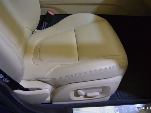 Used 2012 Jaguar XF image 22