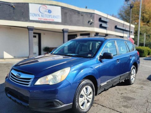 Used 2010 Subaru Outback 2.5i image 5