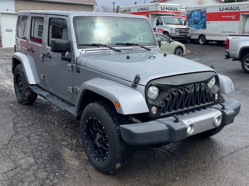 Used 2018 Jeep Wrangler Unlimited Sahara w/ Connectivity Group image 3