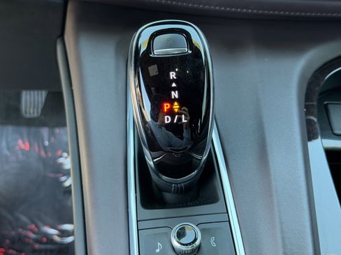 Certified 2022 Cadillac Escalade Premium Luxury Platinum image 28