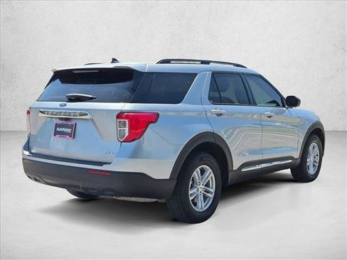Used 2023 Ford Explorer XLT AWD/4WD image 5