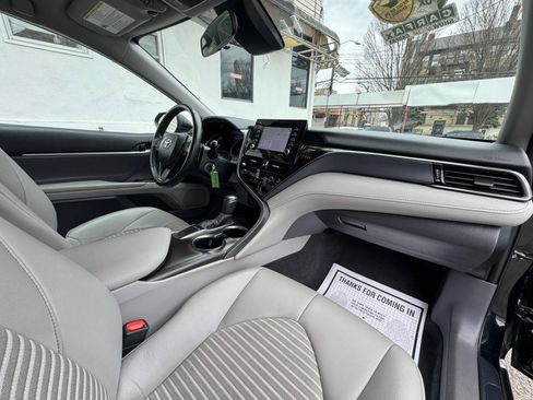 Used 2024 Toyota Camry SE image 26