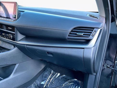 Used 2023 Nissan Rogue SV image 24