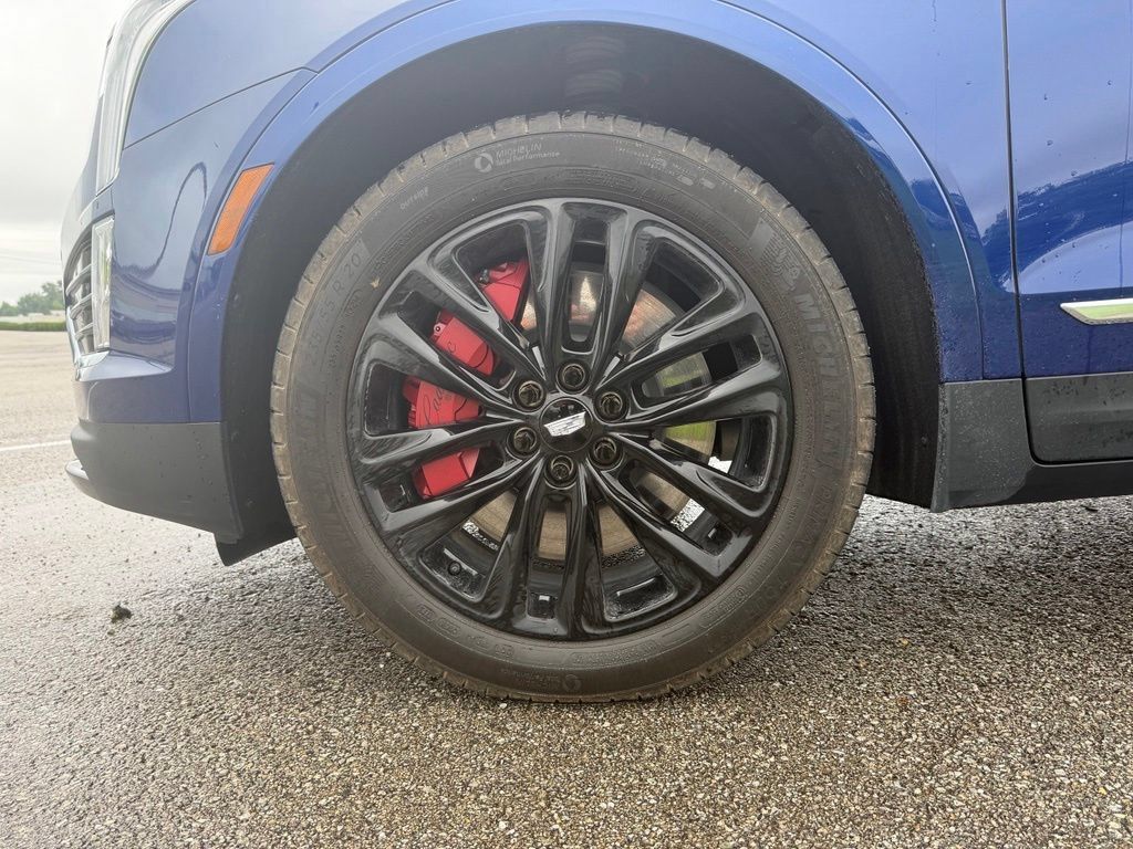 Certified 2024 Cadillac XT5 Sportv w/ LPO, Floor Liner Package AWD/4WD image 11