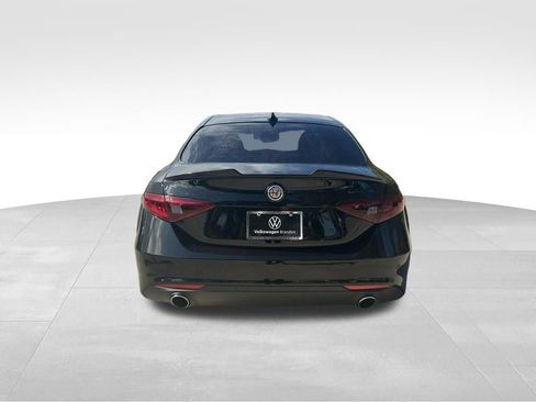 Used 2021 Alfa Romeo Giulia Sprint w/ Nero Edizione RWD image 4