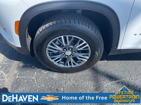 Used 2025 Chevrolet Traverse LT FWD image 10