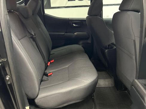 Used 2017 Toyota Tacoma TRD Off-Road w/ Premium & Technology Package AWD/4WD image 12