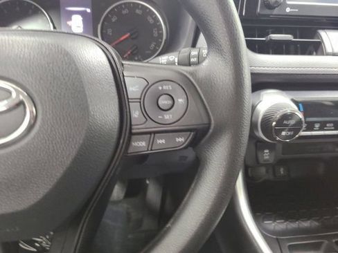 Used 2022 Toyota RAV4 XLE AWD/4WD image 24
