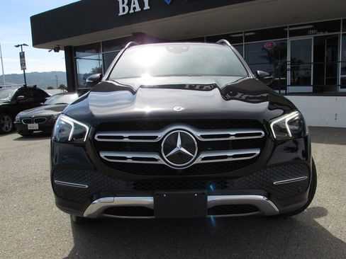 Used 2020 Mercedes-Benz GLE 450 4MATIC w/ MBUX Technology Package image 3