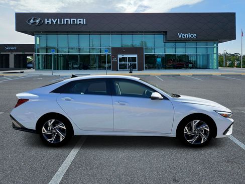 New 2026 Hyundai Elantra Limited FWD image 28