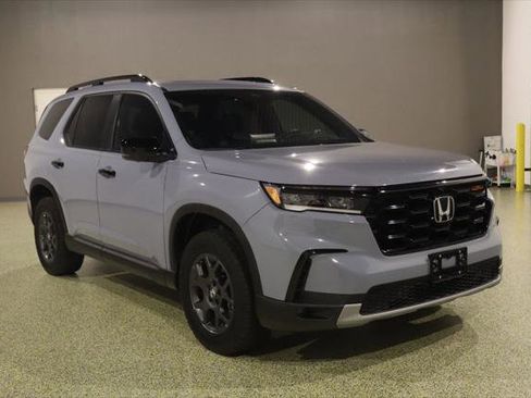 Used 2025 Honda Pilot TrailSport image 1