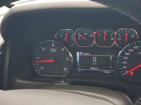 Used 2020 Chevrolet Suburban LT w/ Luxury Package AWD/4WD image 18