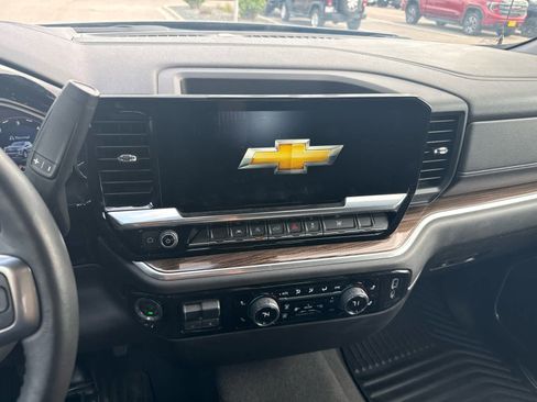 Used 2022 Chevrolet Silverado 1500 LT AWD/4WD image 7