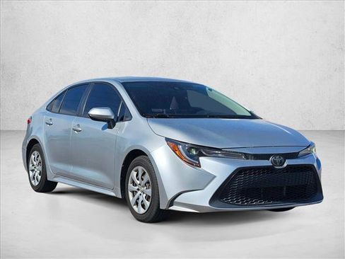Used 2020 Toyota Corolla LE FWD image 3