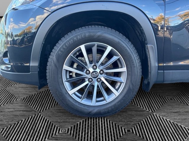 Used 2019 Toyota Highlander XLE AWD/4WD image 30