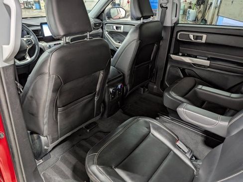Used 2022 Ford Explorer XLT w/ Equipment Group 202A AWD/4WD image 16