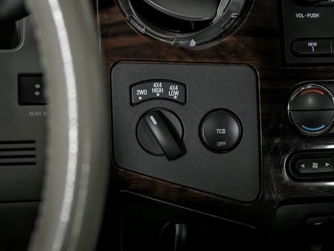 Used 2010 Ford F250 Lariat image 27