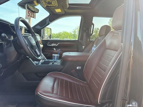 Used 2024 GMC Sierra 3500 Denali Ultimate AWD/4WD image 3