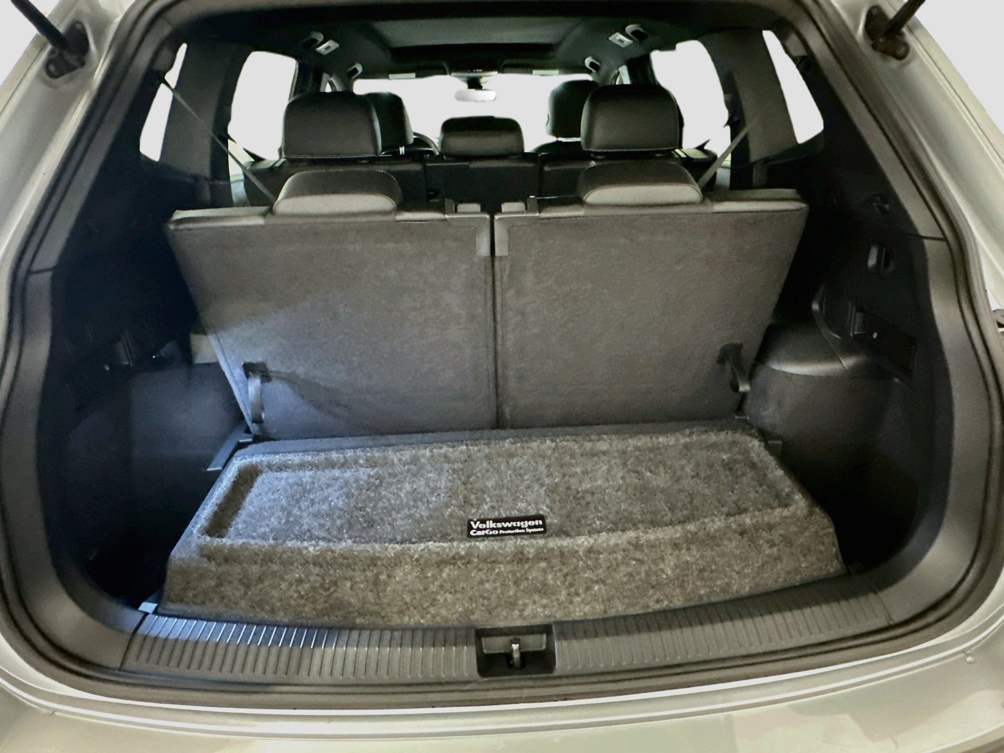 Used 2023 Volkswagen Tiguan SE R-Line FWD image 32