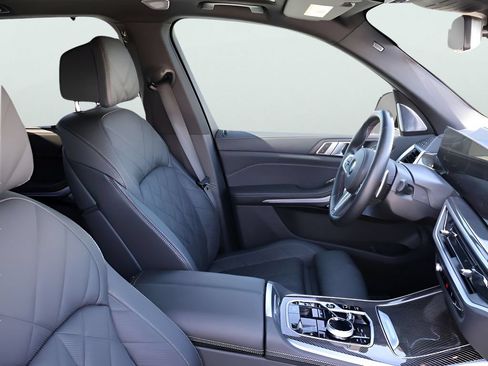 Used 2025 BMW X5 M60i AWD/4WD image 10