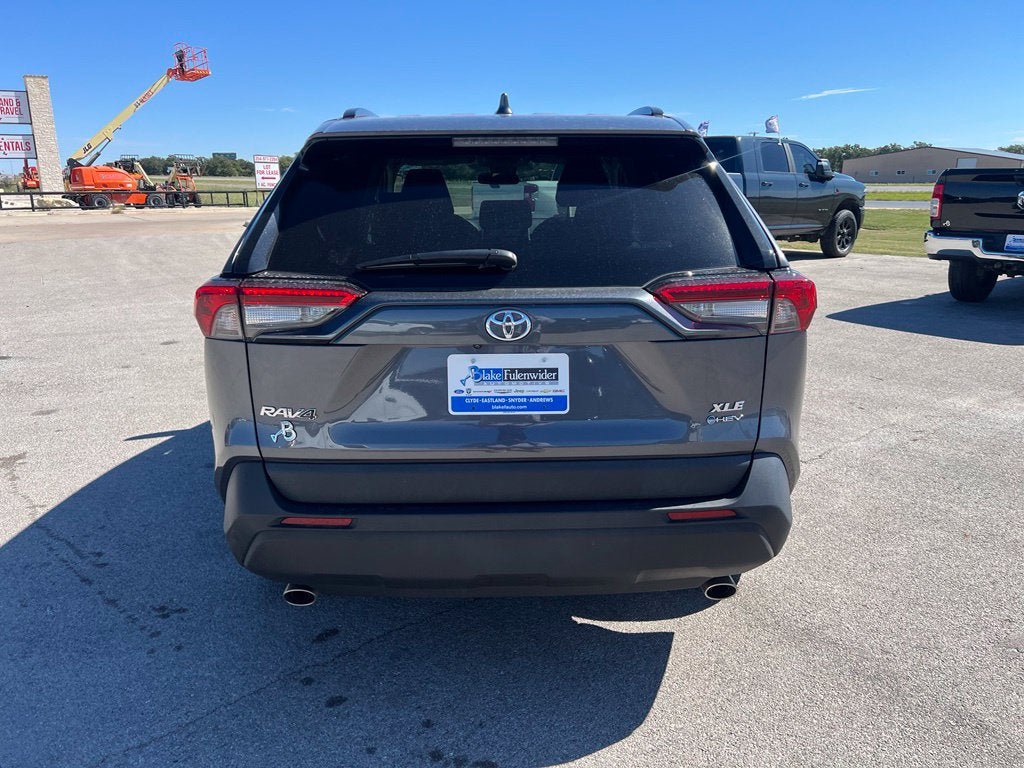 Used 2025 Toyota RAV4 XLE AWD/4WD image 4