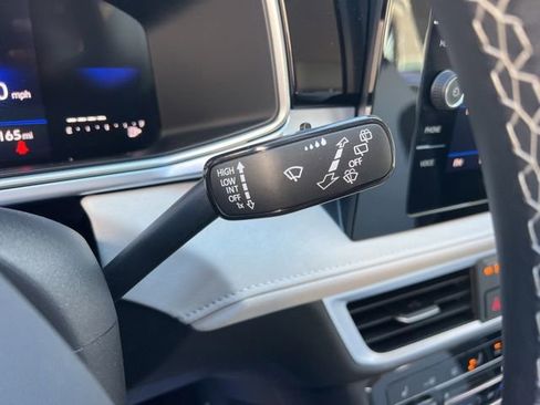 Certified 2025 Volkswagen Taos SE image 17