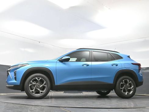 New 2026 Chevrolet Trax LT w/ Sunroof Package FWD image 47