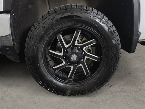 Used 2024 Chevrolet Silverado 2500 LTZ w/ LTZ Convenience Package image 9