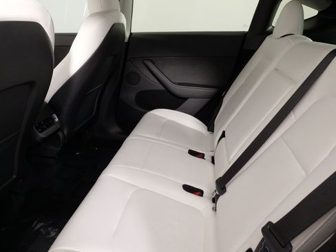 Used 2024 Tesla Model Y Long Range image 33