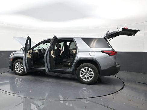 Used 2023 Chevrolet Traverse LS FWD image 31