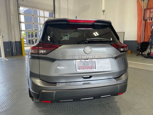 New 2026 Nissan Rogue SV FWD image 6