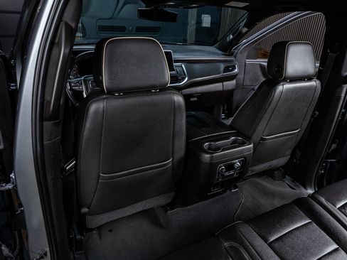 Used 2021 GMC Yukon XL SLT w/ SLT Luxury Package RWD image 30