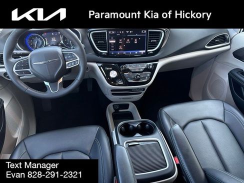 Used 2024 Chrysler Pacifica Touring-L FWD image 16