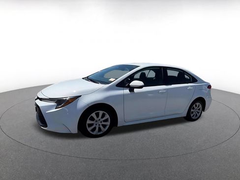 Used 2025 Toyota Corolla LE FWD image 8