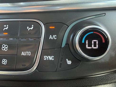 Used 2023 Chevrolet Traverse LT w/ LT Premium Package AWD/4WD image 51
