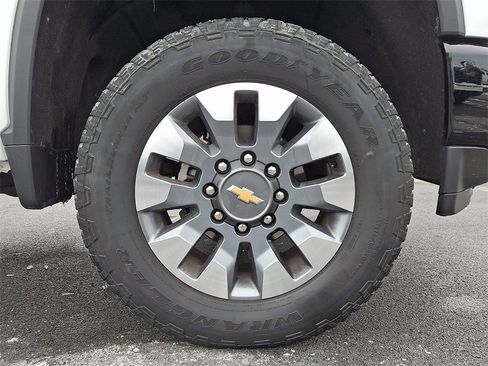 Used 2023 Chevrolet Silverado 2500 Custom w/ Custom Convenience Package image 8