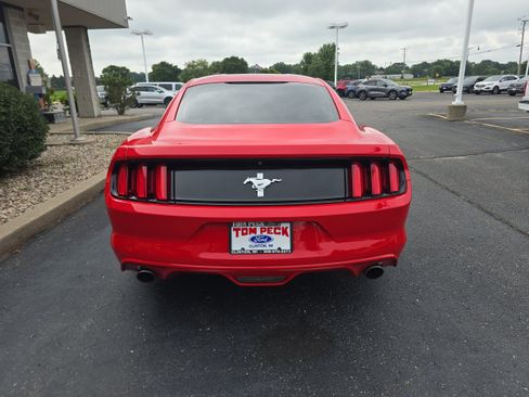 Used 2017 Ford Mustang Coupe RWD image 7