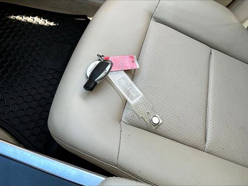 Used 2016 Mercedes-Benz E 350 4MATIC Wagon image 35